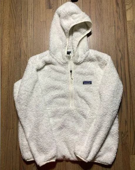 Patagonia white hooded 1/4 zip fleece
