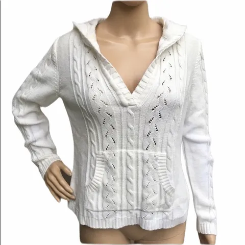 Pretty white hooded sweater
