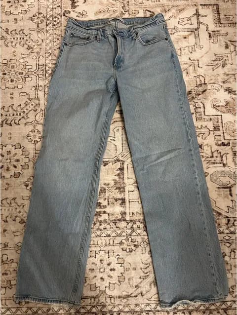 Abercrombie Low-Rise Baggy Jeans
