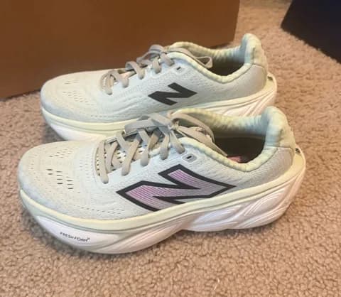 New Balance Sneakers Women’s