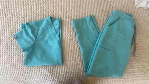 FIGS Scrubs Set