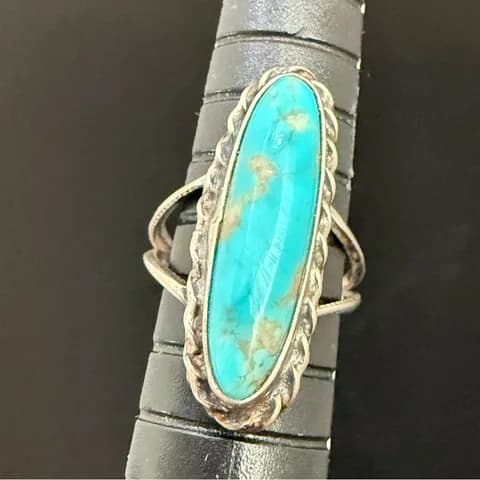 Vintage Unsigned Handcrafted Sterling Silver Oval Turquoise Ring Size 4 4g.