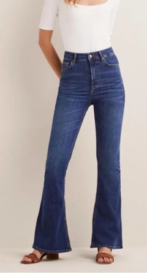Boden Denim High Waist Smart Flare Leg Jeans Blue
Women's Size US 16