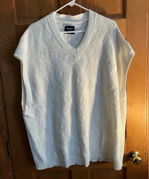 abercrombie & fitch cable knit V-Neck oversized sweater vest in xl