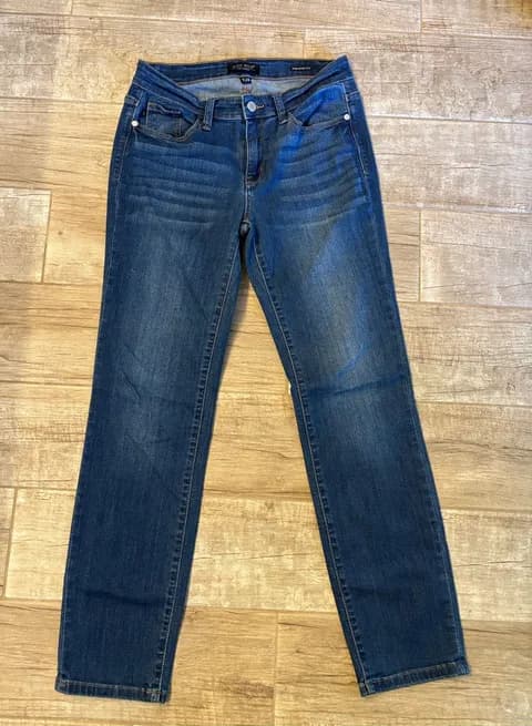 Judy Blue Women’s Dark Blue Slim Straight Jeans