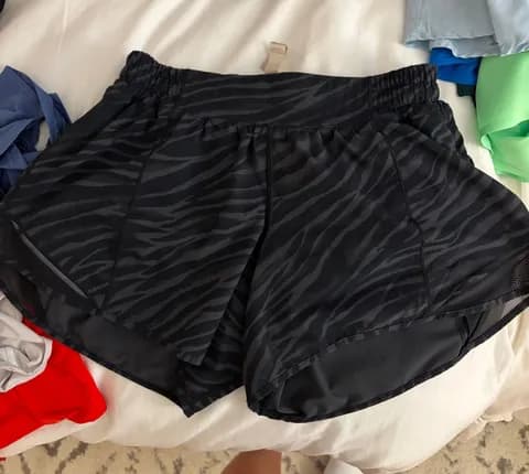 Lululemon Hotty Hot Shorts 4" low rise