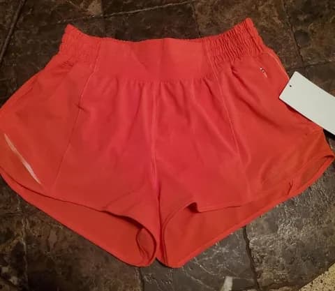 Lululemon Hotty Hot Shorts Autumn Red 2.5" size 6 NWT