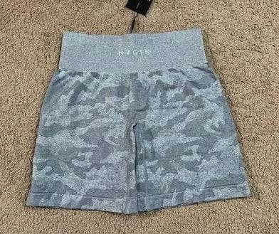NWT Seamless Shorts Size Medium Gray Camo