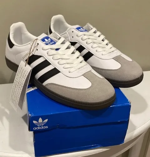 Women’s size 9.5/Men’s size 8.5 (UK 8) Adidas Samba white/black