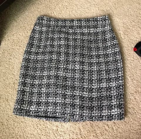 Black and white mid thigh knit skirt never Worn