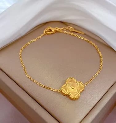 Simple Gold Clover Bracelet