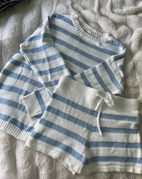 striped set