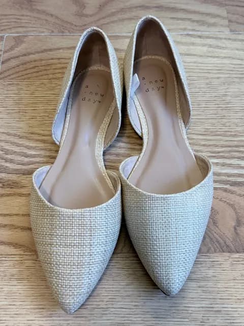 Women’s cream flats size 6 1/2 a new day