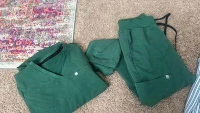 Fabletics Scrubs Set green
