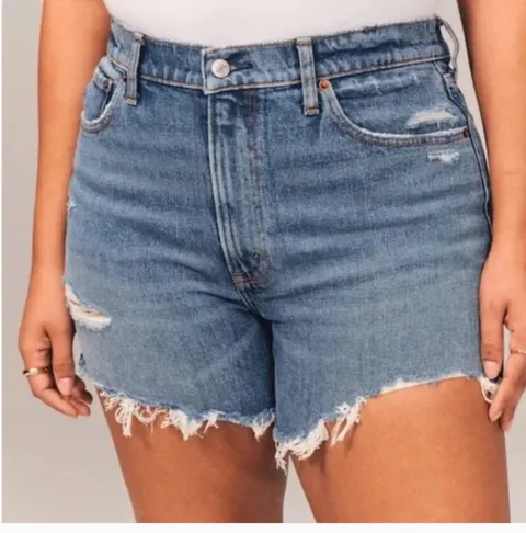 Abercrombie 4 inch mom short high rise