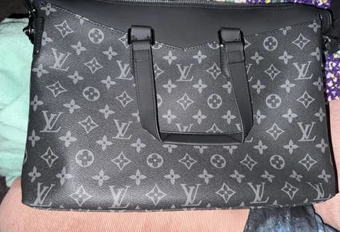 Beautiful never used purse. Black