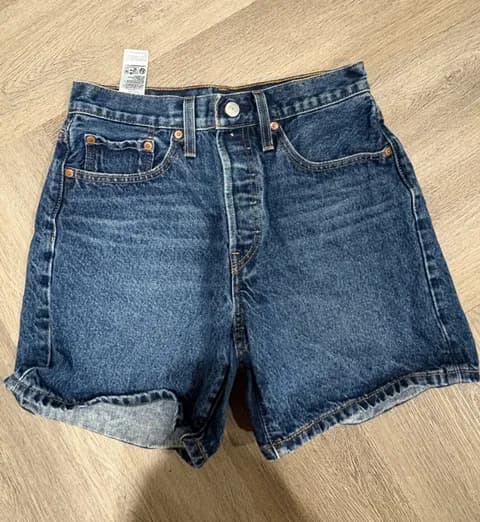 Levi’s High-Rise Dark Blue Women’s Denim Mom Shorts 5 in inseam Size 26