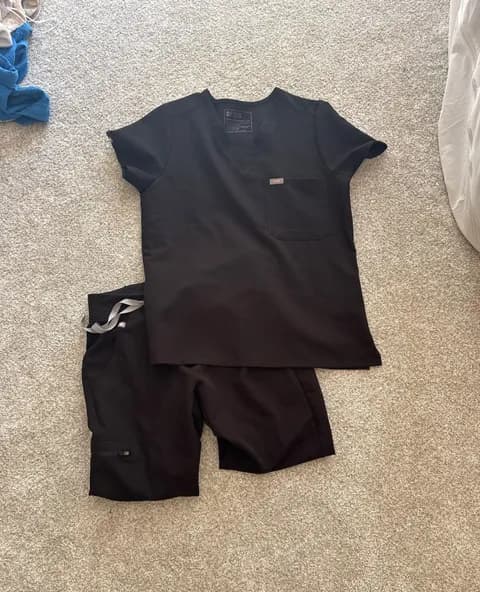 FIGS Scrubs Set