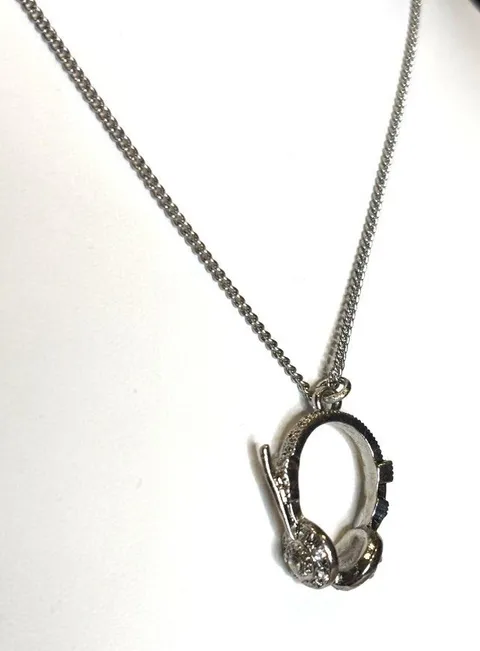 HEADPHONES pendant silver Necklace With Rhinestone-Accented Pendant On Fine Chai