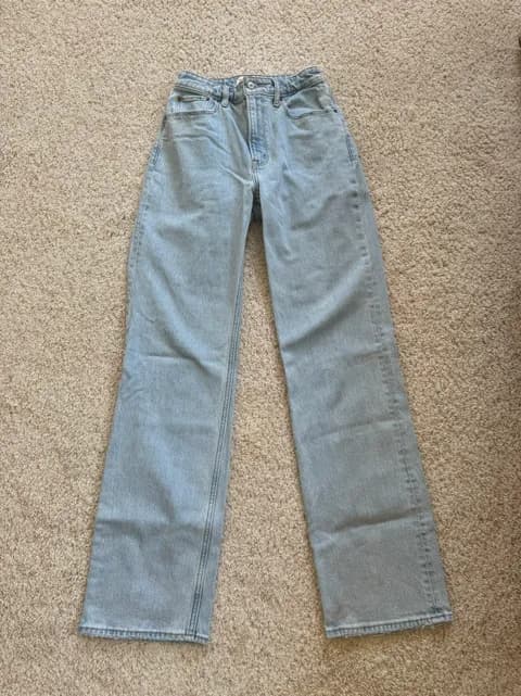 Abercrombie and Fitch The 90’s Relaxed Jean High Rise