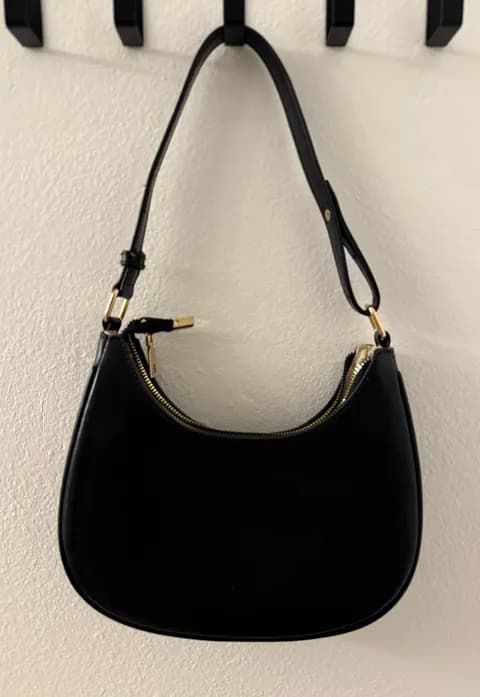 Black shoulder bag
