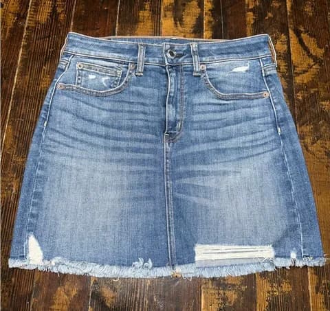 American Eagle 6 distressed raw hem denim skirt