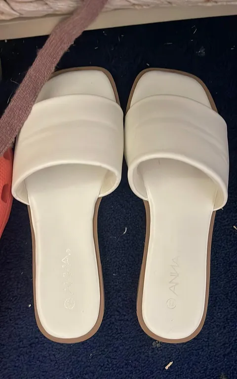 Boutique White Sandals Size 8