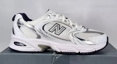 Women's size 11/Mens size 9.5 New Balance 530 white blue silver