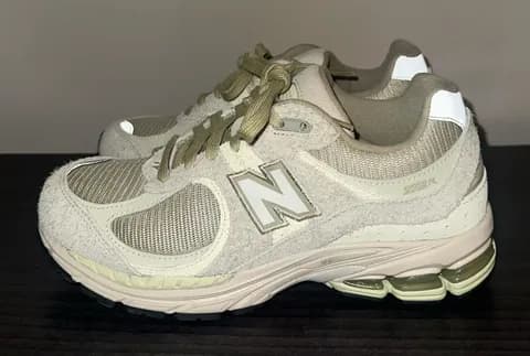 New Balance 2002R Sneakers