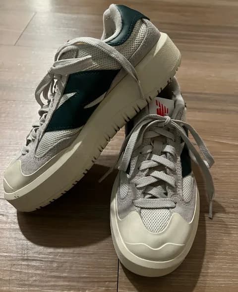 Women’s new balance shoes