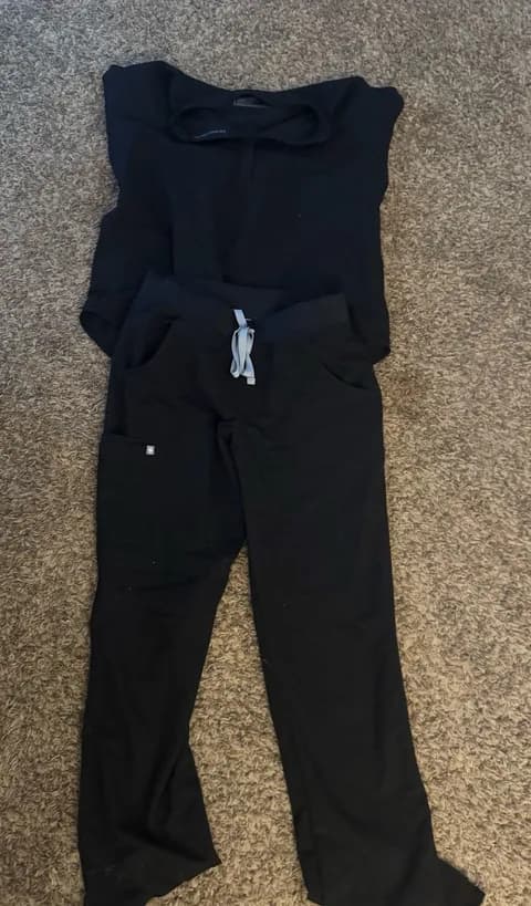 FIGS Set Scrubs