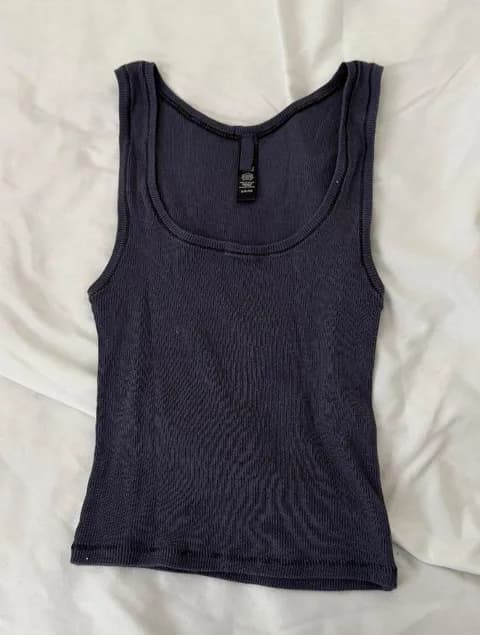 skims tank top Size small Condition: NWOT Color: purple Details : - comfy