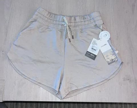 Vuori Shorts