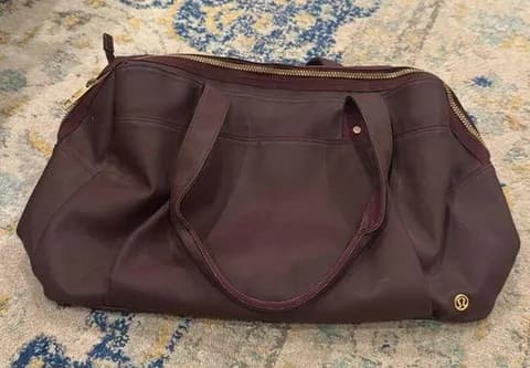 Lululemon purple overnight bag