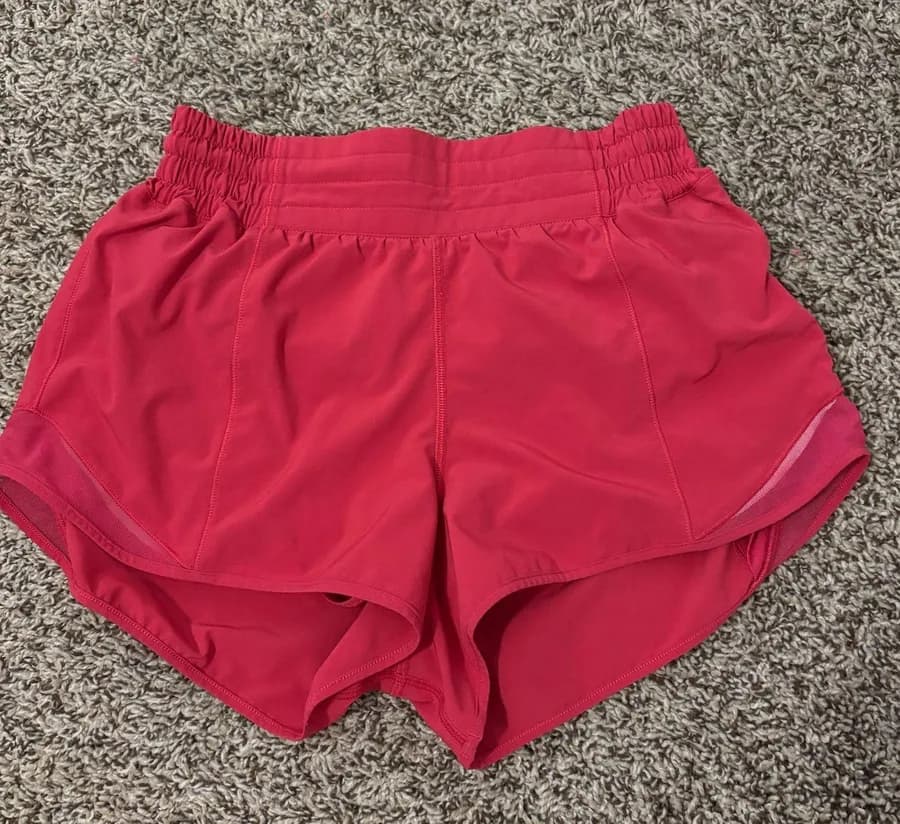 Lululemon Hotty Hot 2.5" High Rise Shorts Cherry Mist