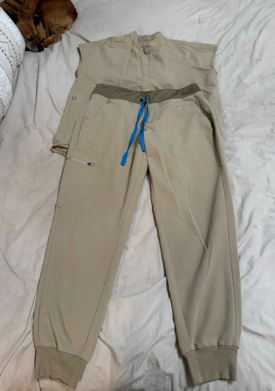 FIGS Scrubs Set