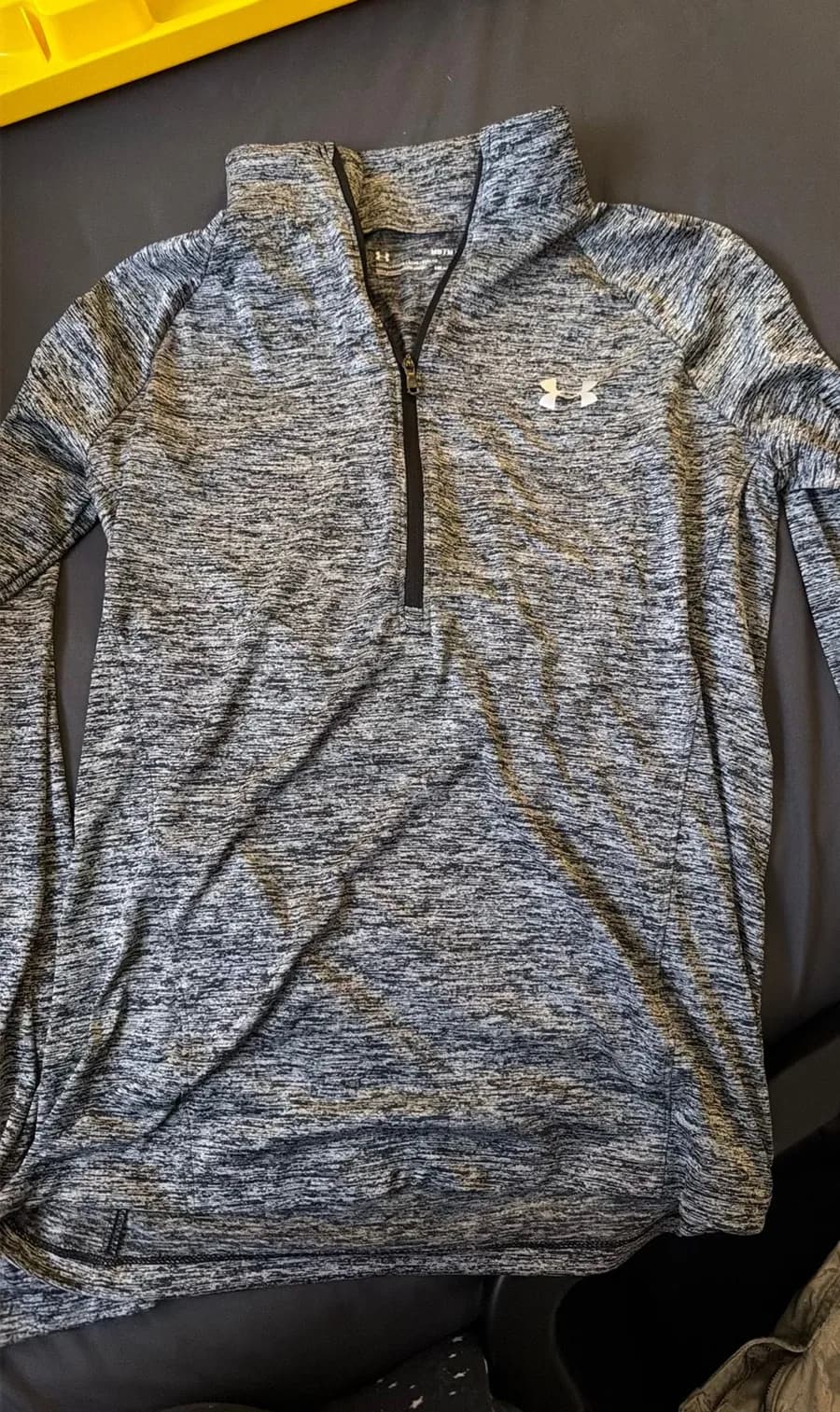 HeatGear Under Armour Women’s grey long sleeve sweatshirts