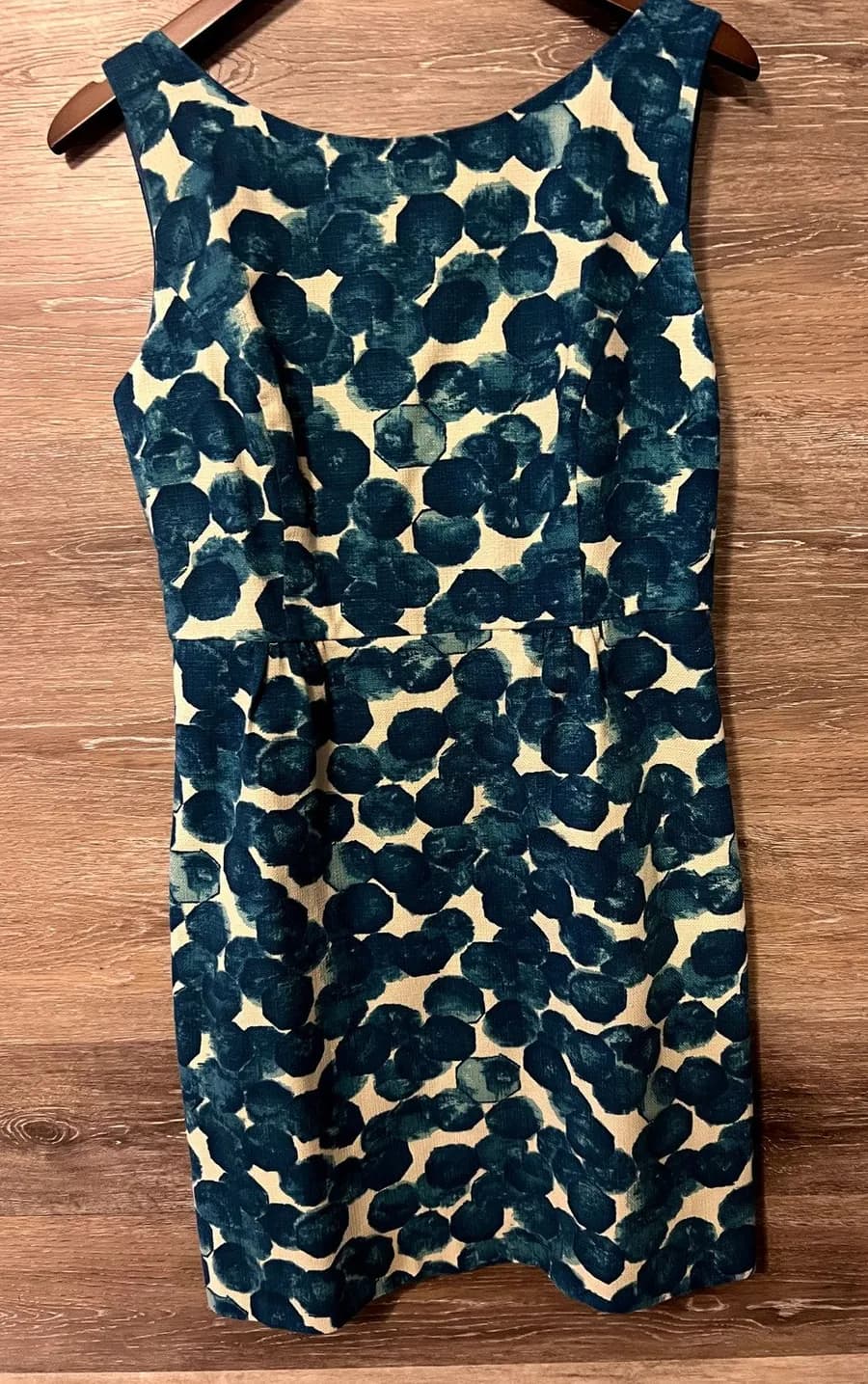 Tabitha dress blue size 12 floral cocktail party pencil zipper V back short