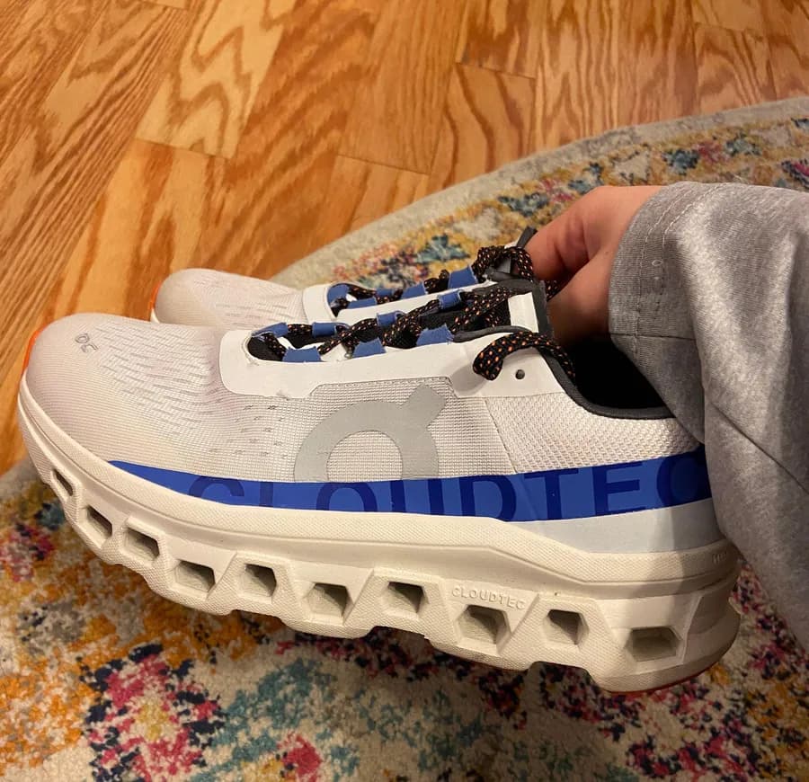 On Clouds Size 7