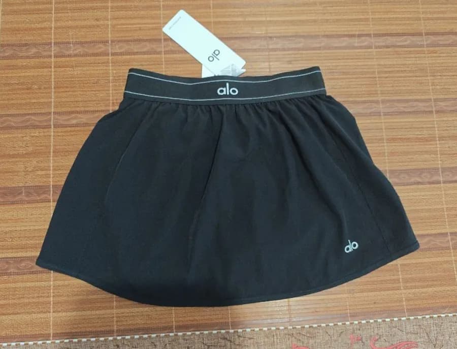 Alo Yoga tennis skirt with built-in shorts and pockets