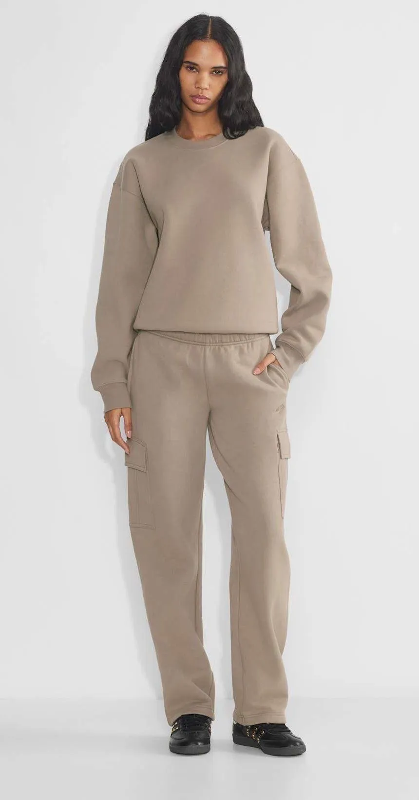 New with tags - ARITZIA Cozy Sweatfleece Mega Cargo™ Sweatpant in Taupe Size xs